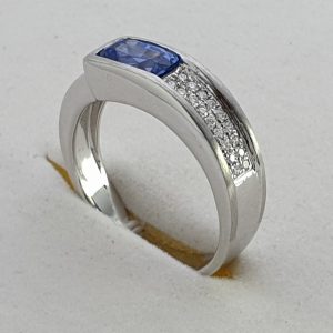 
BLUE SAPPHIRE DIAMOND RING
