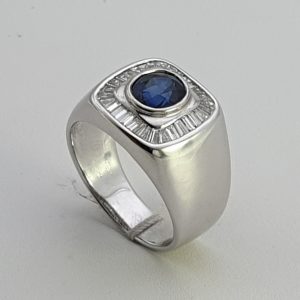 
BLUE SAPPHIRE DIAMOND RING