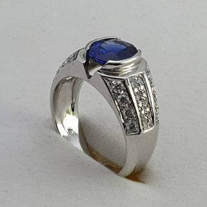 
BLUE SAPPHIRE DIAMOND RING